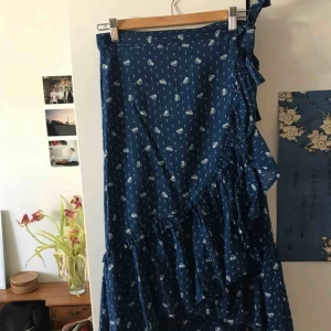  - Omlottkjol från &other stories.