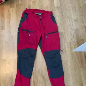  - Fritidsbyxa från Pinewood i storlek XS/34.  Endast provade 