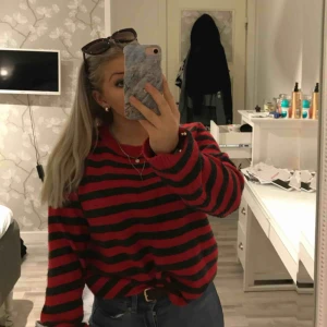  - Superskön snygg tjocktröja från bikbok. Säljes då jag har för många tjocktröjor haha;) Bra kvalite!!