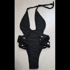  - Ny svart baddräkt storlek S-M