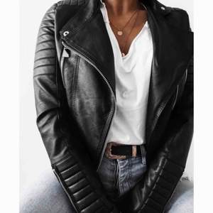 Svart skinnjacka från Chiquelle ”Moto Jacket” i storlek S