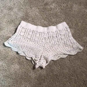  - Virkade shorts från hm använda men i hyfsat skick! Köparen står för frakt men kan mötas upp i Uppsala