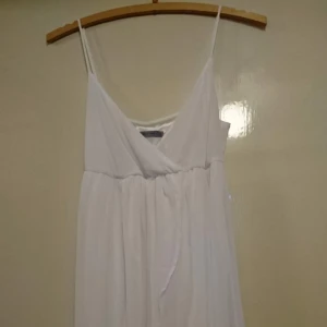  - Vit fin klänning 