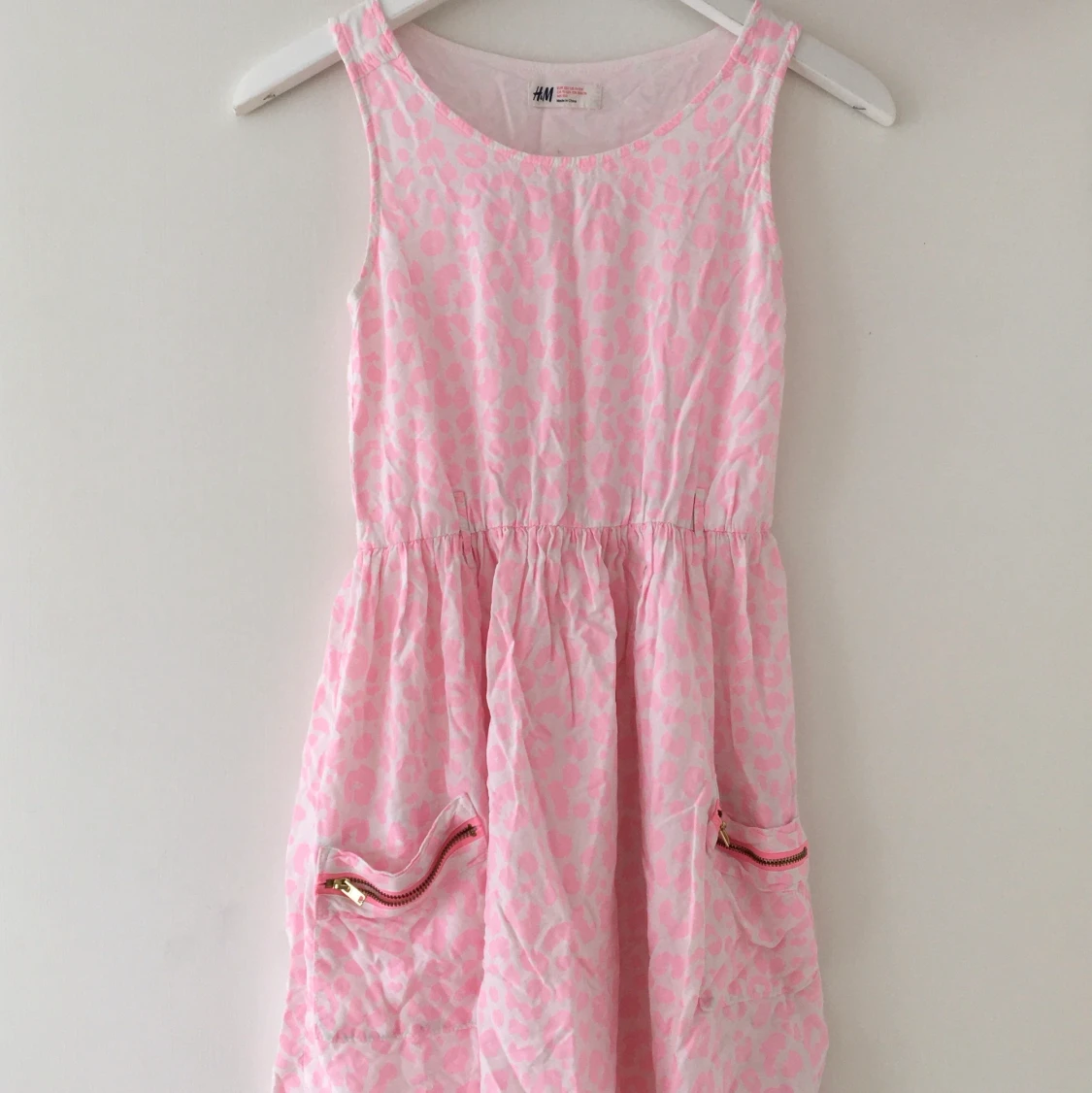 Rosa leopardklĂ€nning đđ