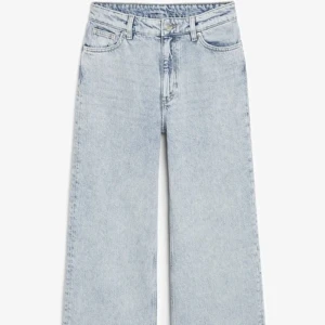 Yoko jeans, ljusblå  - Superfina jeans från Monki, är dock tyvärr förstora för mig. Det är sparsamt använda! Du som köpare står för frakt. BUD: 280KR 