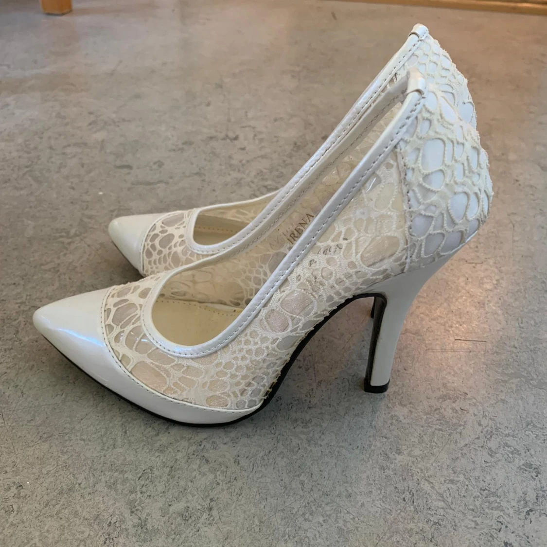 Supersöta vita klackar 