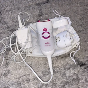 Epilator  - Epilator till salu då jag har fått en ny, men fungerar felfritt och alla delar finns! Bästa metoden för att ta bort håret på benen❤️ frakt tillkommer 