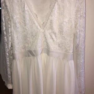 Klänning storlek 44 - Klänning i storlek 44, använd 1 gång. Från Nelly. Passar som en 42 också