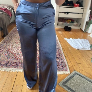 slikesbyxor 120 kr + frakt - snyggaste byxorna för riktiga partypinglor! sinnessjukt sköna, använda ett fåtal gånger