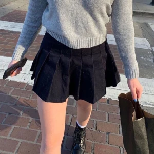 Veckad kjol - Superfin kjol. Aldrig använd så i mycket fint skick💘