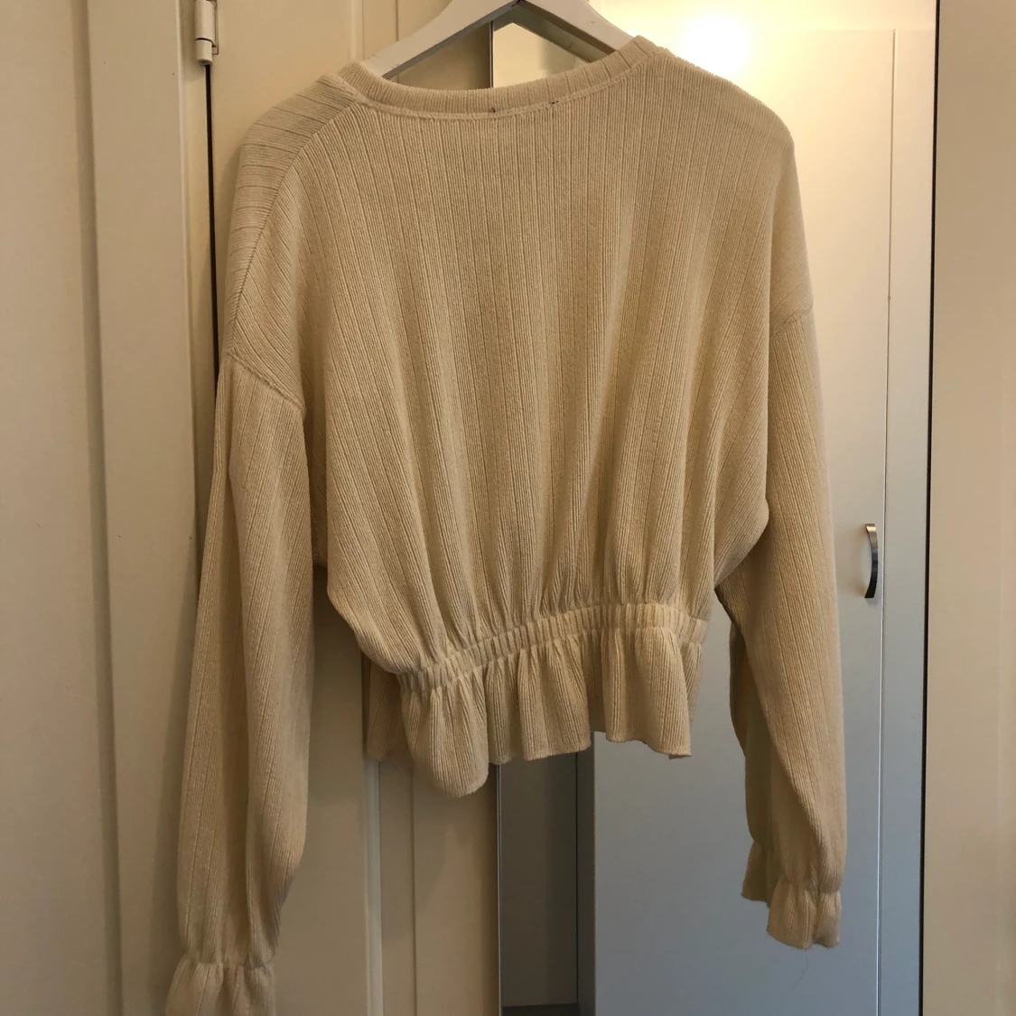 Tröja med markerad midja  - 90