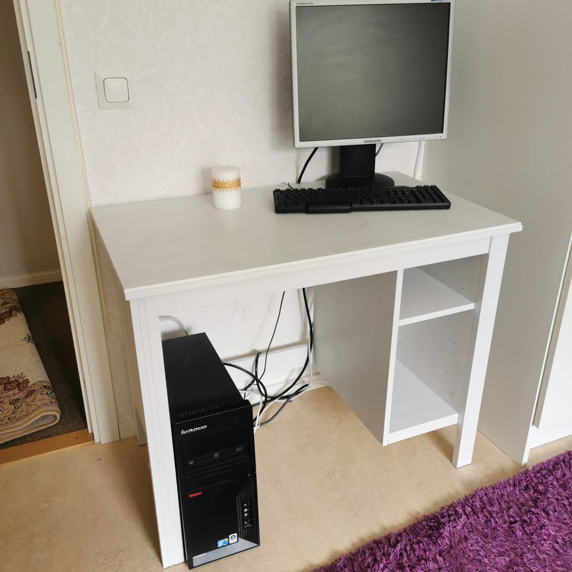 Säng och två bord - 91