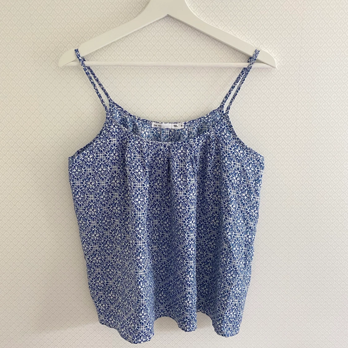 Blåvitt mönstrat linne