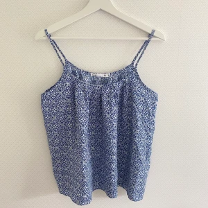 Blåvitt mönstrat linne - Sött blåvitt mönstrat linne från Lager 157:) Frakt: 22kr (brev)