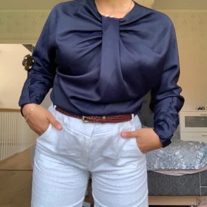 Silkes blus - Jättefin silkes blus från mango, använts endast ett fåtal ggr, köparen står för frakten💗