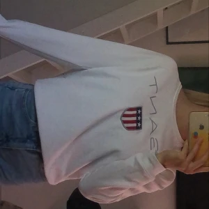 Gant sweatshirt - Vit gant sweatshirt, ganska fint skick. Köpt för runt 600kr