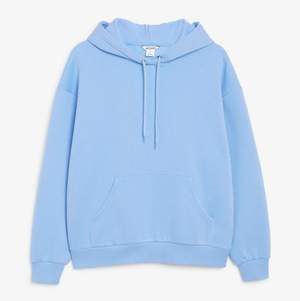 Jättefin blå hoodie ifrån monki, säljs då den inte används längre. Slutsåld på Monkis hemsida💓
