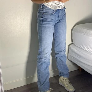 Jeans från Revolve, nypris 3500kr - Storlek 25w, helt nya 