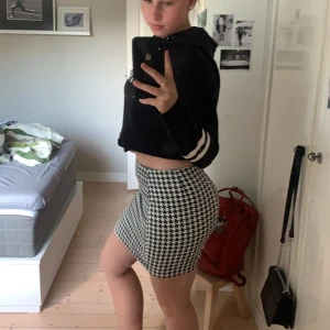 Kjol - Säljer en kjol då den it kommer till användning säljer den för 50 kr+frakt 