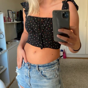 Prickig topp - Jättefin prickig topp, aldrig använd.