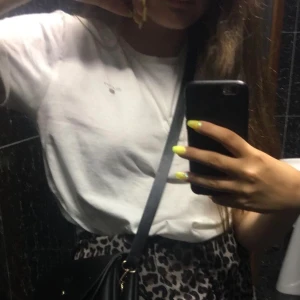 Gant t-shirt - En helt vanlig basic t-shirt från gant. Inga skador