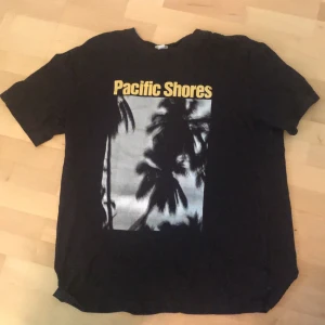 HM T-shirt size M - Nästan aldrig använd, nyskick. Köpt på killavdelnignen. 