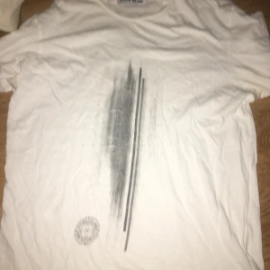Stone island t shirt S - Stone island t shirt nypris 1000kr