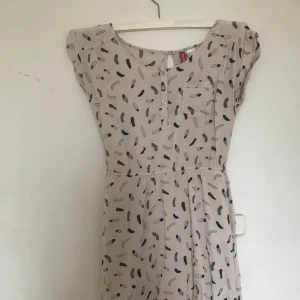  - Klänning i fint skick från H&M! Storlek 36!
