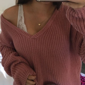  - Snygg nakd tröja som tyvärr inte används i Färgen dusty pink. Ordinarie pris 500kr. Köparen betalar frakt