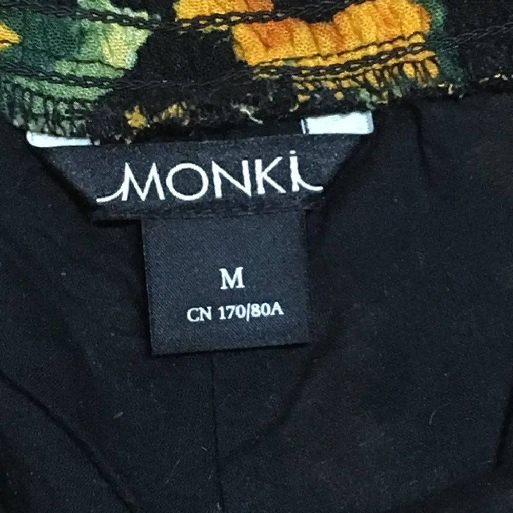 Shorts från Monki , oanvända. Frakt tillkommer. Jeans & Byxor.