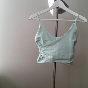 crop top - Aldrig använd bara provat. Nelly Trend mint topp.  🌻