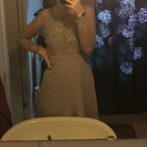  - Världens finaste klänning som passar perfekt nu till skolavslutningen! Pris kan diskuteras