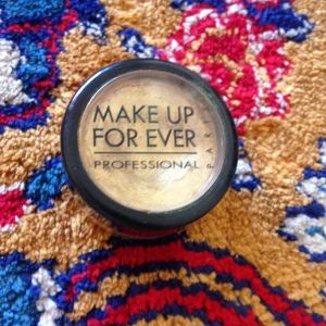  - 🌕crème- ögonskugga, guld 🌕  •köparen står för frakt• 