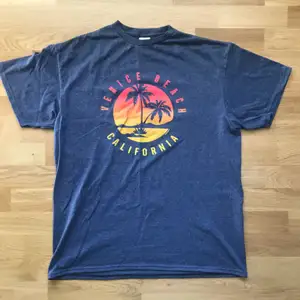 T shirt med Venice Beach tryck, köpt i Venice Beach tvättad en gång