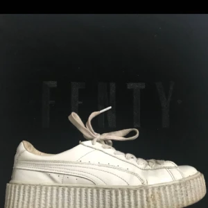  - Puma for Rihanna sneakers! Storlek 39. Använda men i fint skick!  Kan fraktas:)
