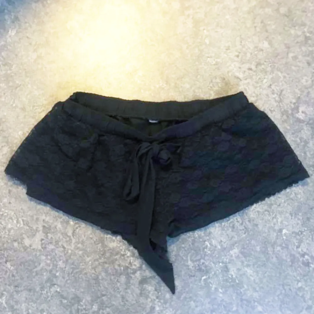 Spetsshorts, tillkommer fraktkostnad på 18kr 🖤. Shorts.