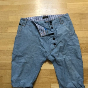  - Coola, ”surfiga” byxor från Nümph. Supersköna! 