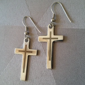  - Kors örhängen. Frakt: 9 kr