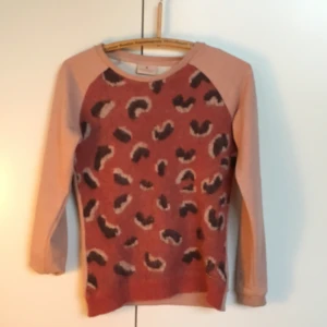  - Tjocktröja från scotch and soda. Barn storlek, 14 men passar de med XS/S. Bara att skriva om ni vill ha bättre bilder! Frakt tillkommer✨