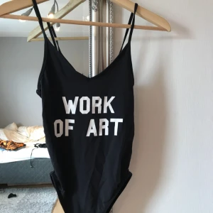  - Baddräkts material body. ”Bodyn” är både en baddräkt och kan även användas som en body! Storlek S och aldrig använd. Från Zara