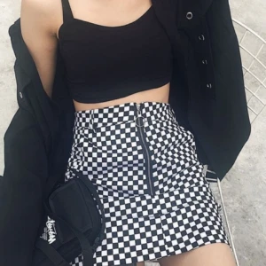  - Svinball kjol. Aldrig använd. Köparen står för frakt🕺🏻