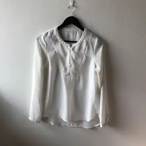 Fin blus/skjorta i mycket bra skick, köpt i Berlin