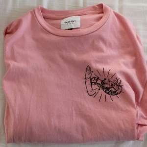  - Rosa tröja från märket Vailent köpt på Carlings, endast använd en gång. FRI FRAKT🌸