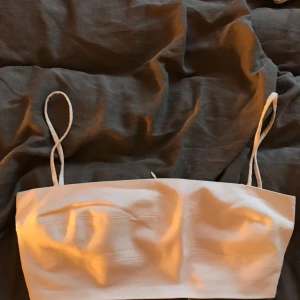  - Fin topp fra Zara. Aldri brukt! Kan passe M også da den er liten i strl