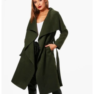  - Kappa waterfall coat från Boohoo  One size  
