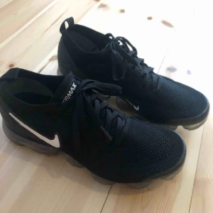  - Nike Vapormax Flyknit 2  Storlek 42 (herr) Bra skick Bud accepteras Nypris 2150kr