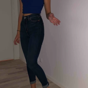  - Snygga mörkblå jeans bra skick