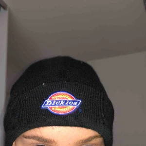  - Snygg mössa från dickies i bra skick