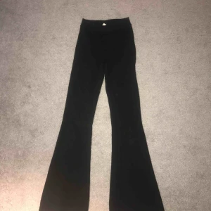  - Snygga yoga pants från gina tricot, köper står för frakt