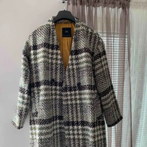  - Zara coat worn once. Excellent condition. Size L 
